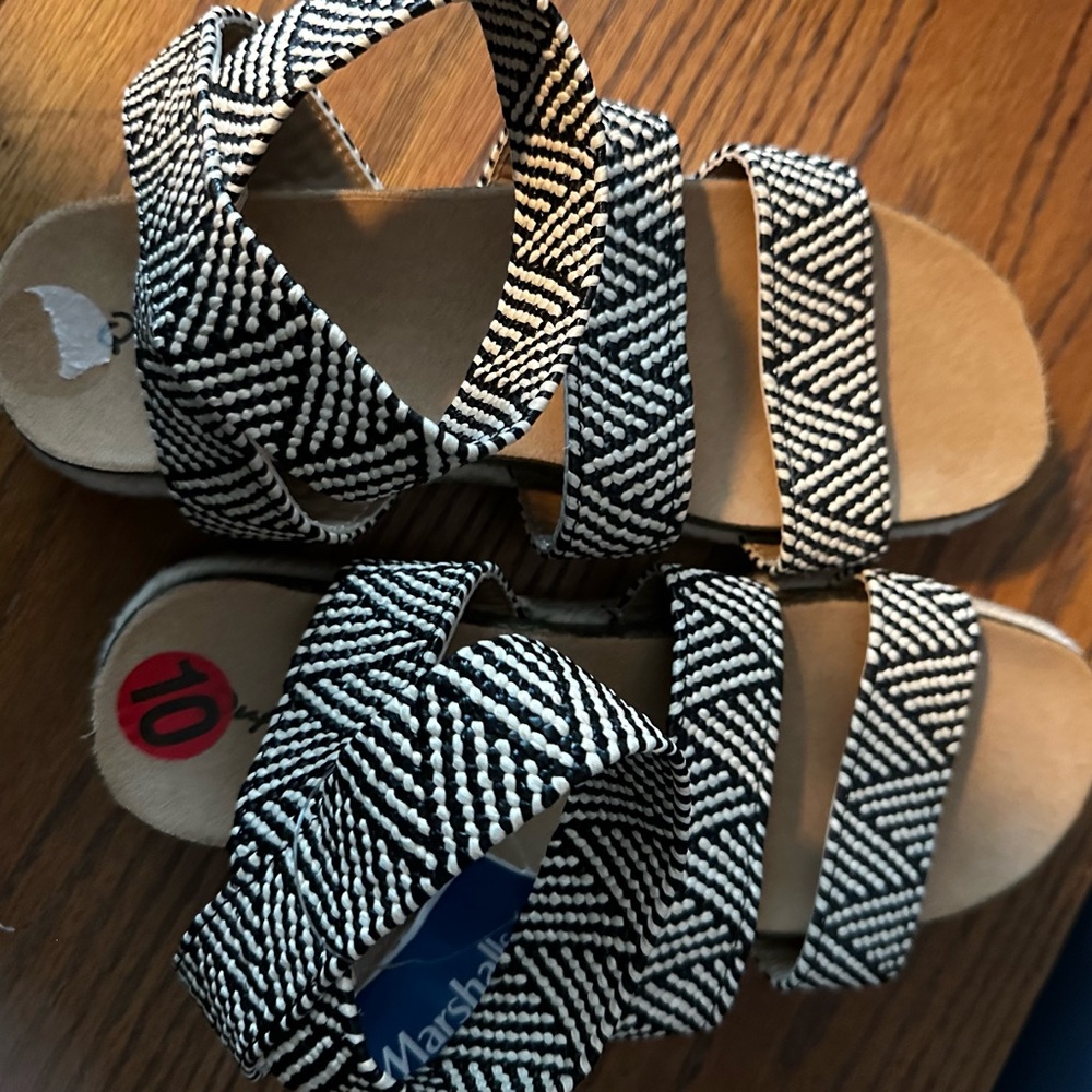 Qupid Black and White Geometric Sandals